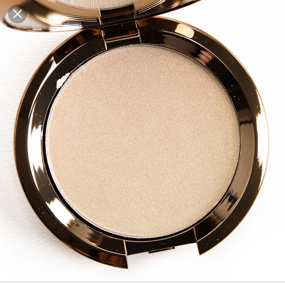 LE Becca Light chaser Pearl flashes Gold